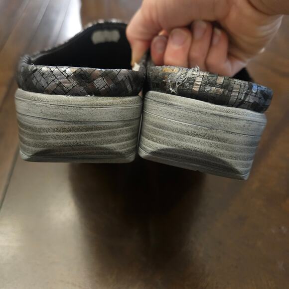 NAOT Lodos Slide Mule Women's Size 38/ US 7-7.5 Mixed Metallic Leather Slip On - Picture 5 of 12